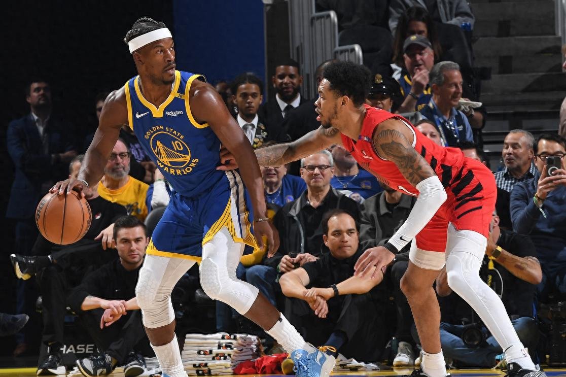 勇士击溃开拓者，实现两连胜