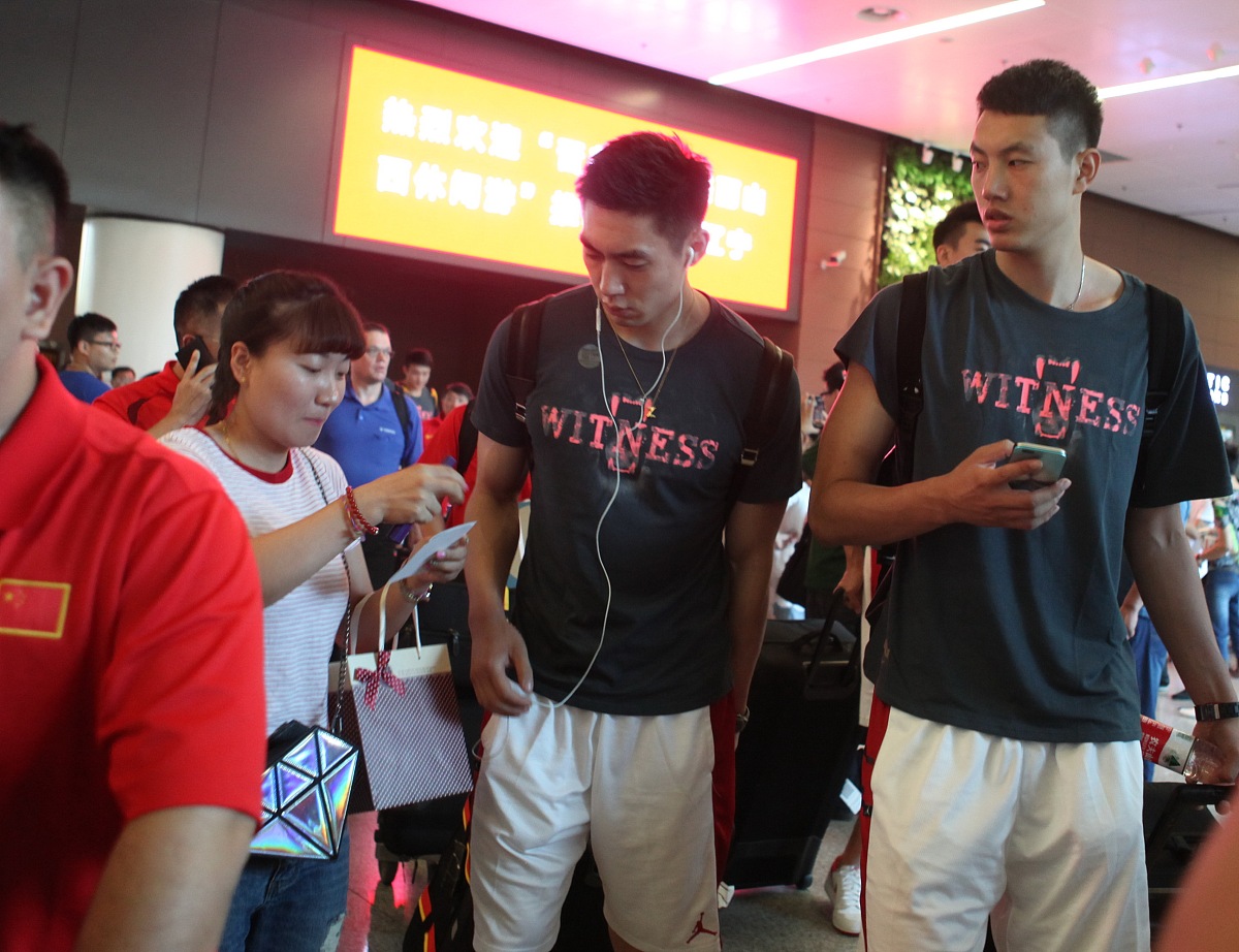 CBA比赛中球员受伤情况频发，引发关注的简单介绍