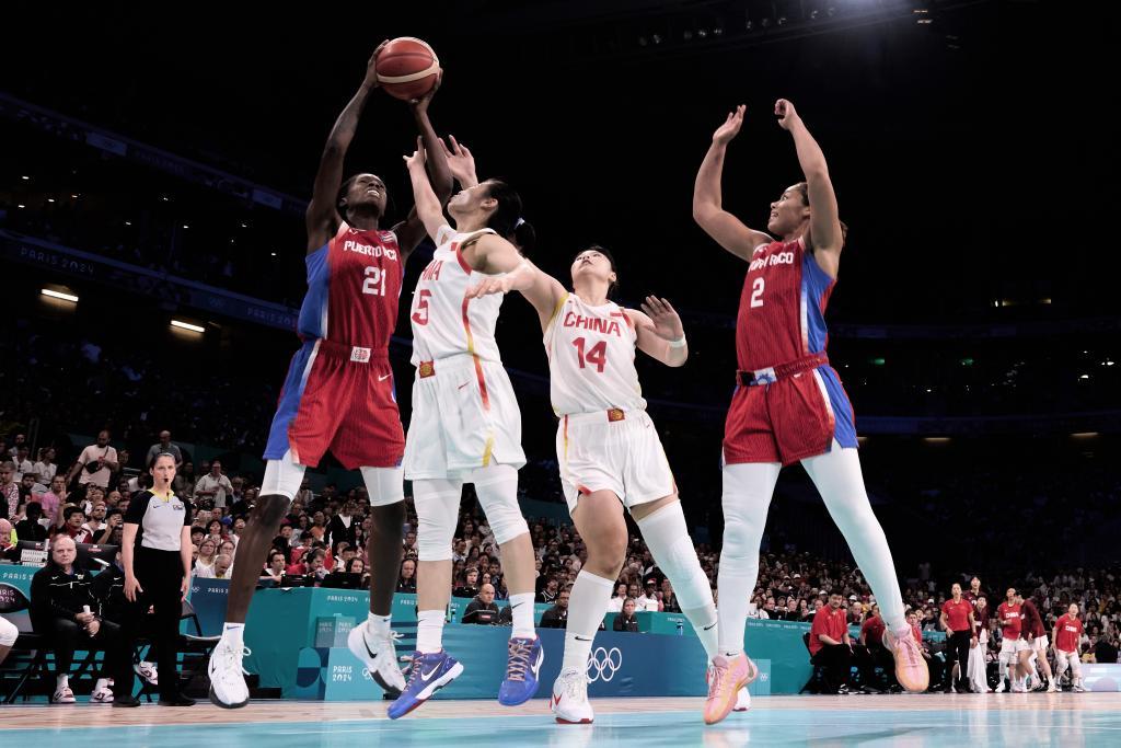 开云体育app-互相竞争！运动员们在比赛中相互比拼