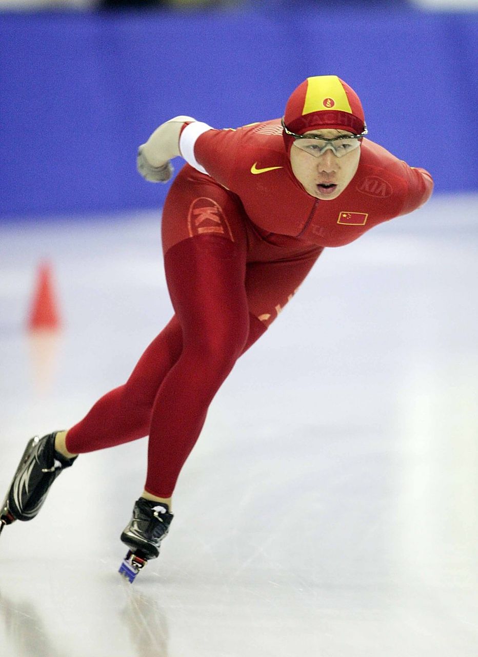 短道速滑比赛战罢，惊险连连