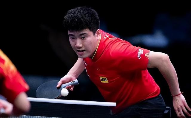 包含里昂球队稳扎稳打，取得关键胜利的词条