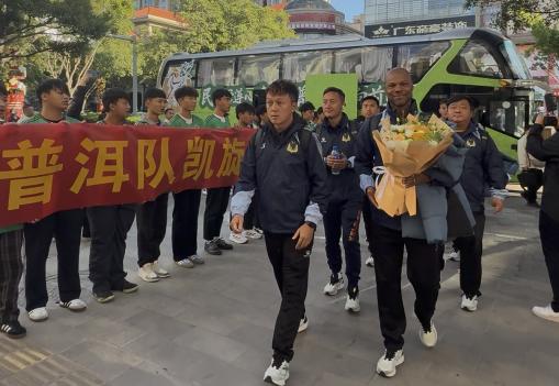 球队实力爆发，主场大获全胜！