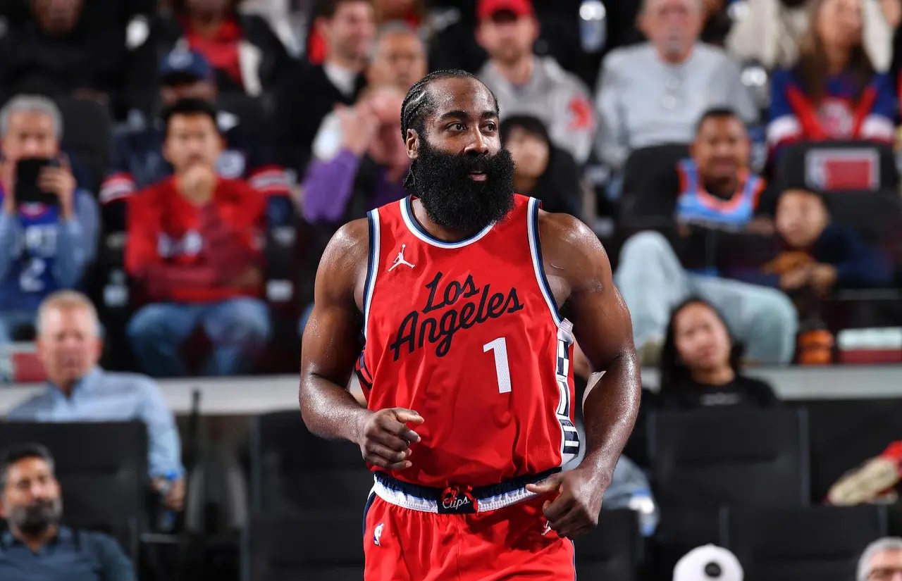 火箭客场击败国王哈登最后时刻惊险绝杀