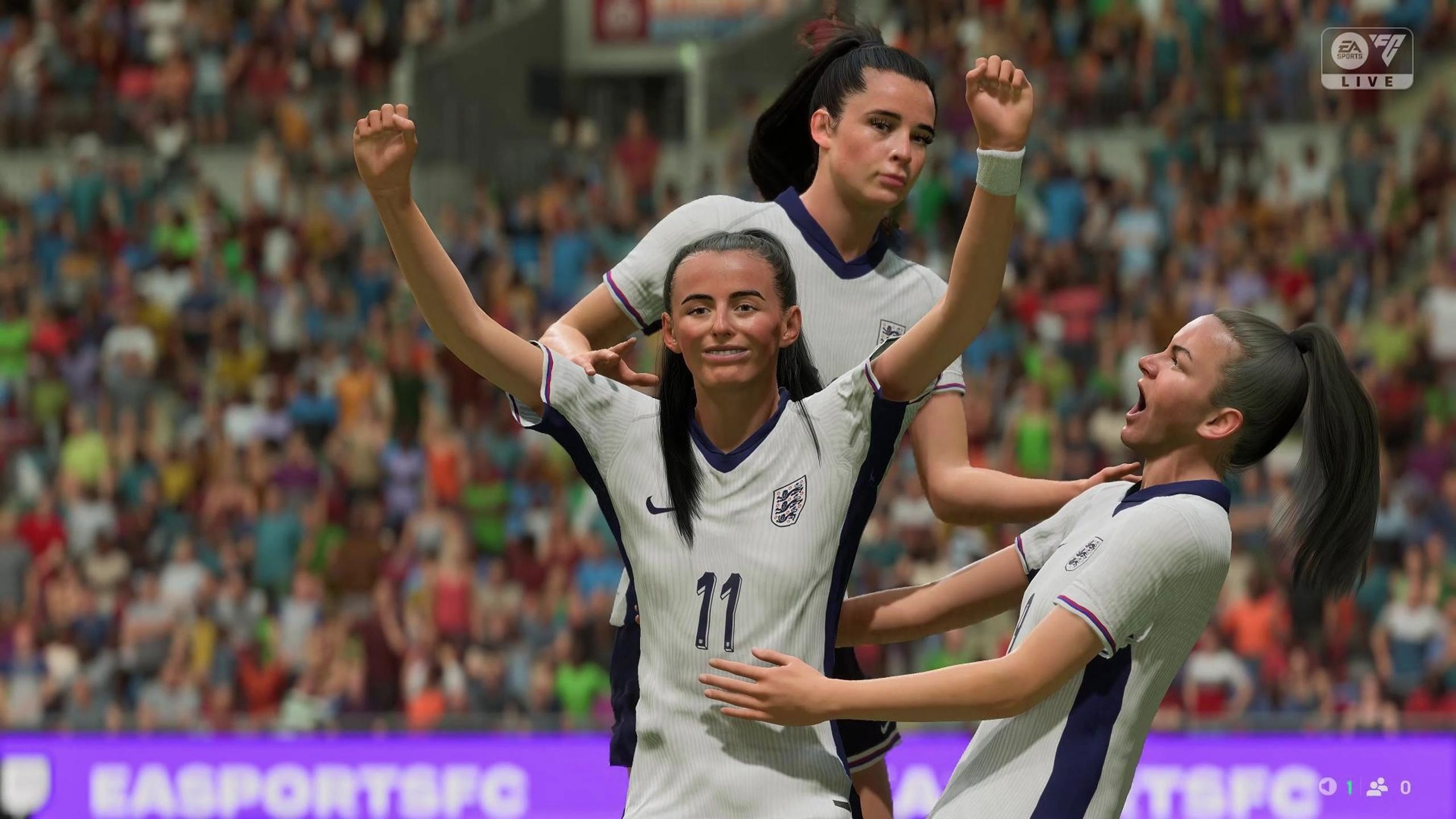 女子足球比赛激烈角逐，体现团队精神