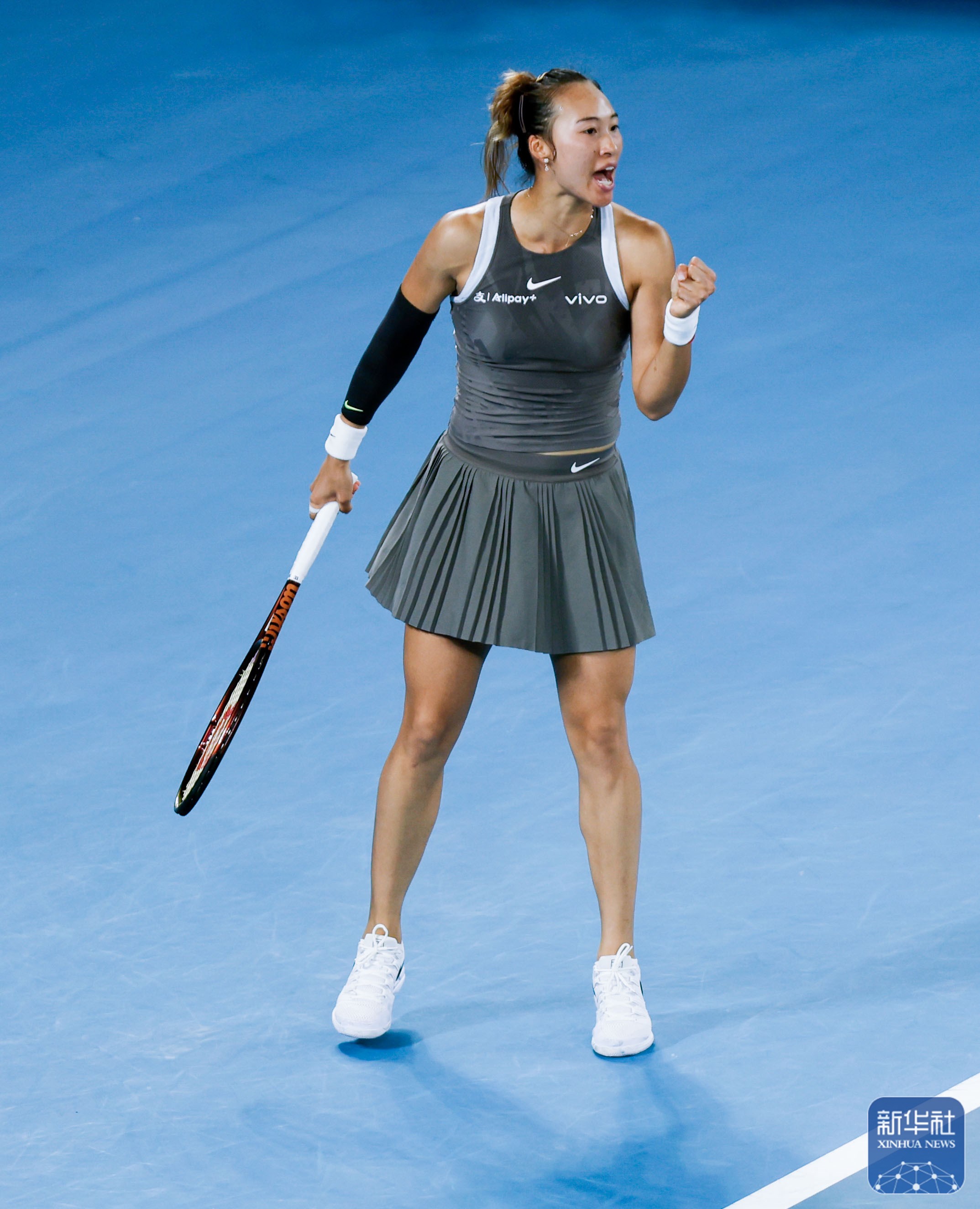 开云体育中国官网-网球选手技术娴熟轻松获胜