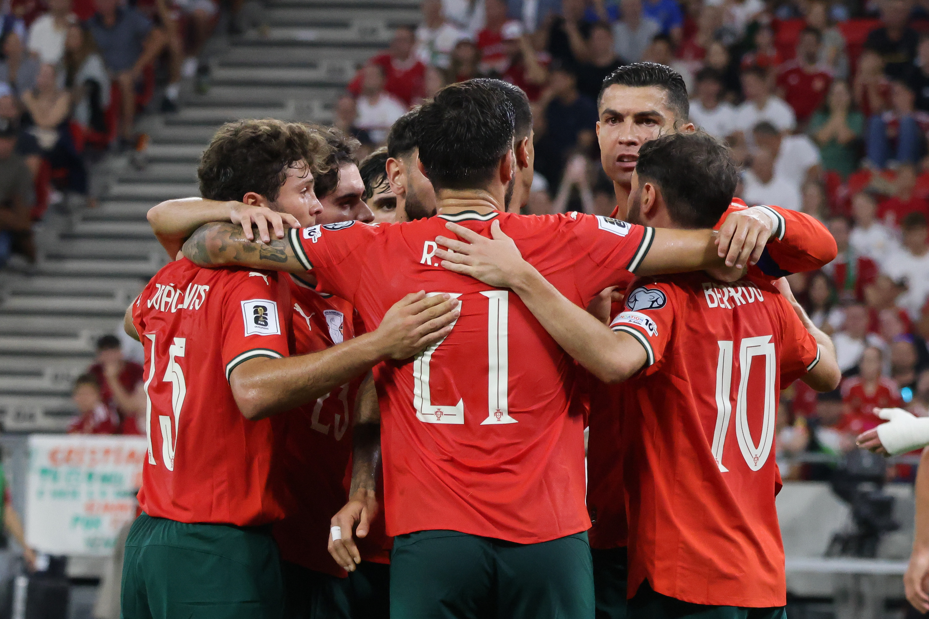 开云体育链接-足球赛事进入白热化阶段，球队锋芒毕露角逐激烈的简单介绍